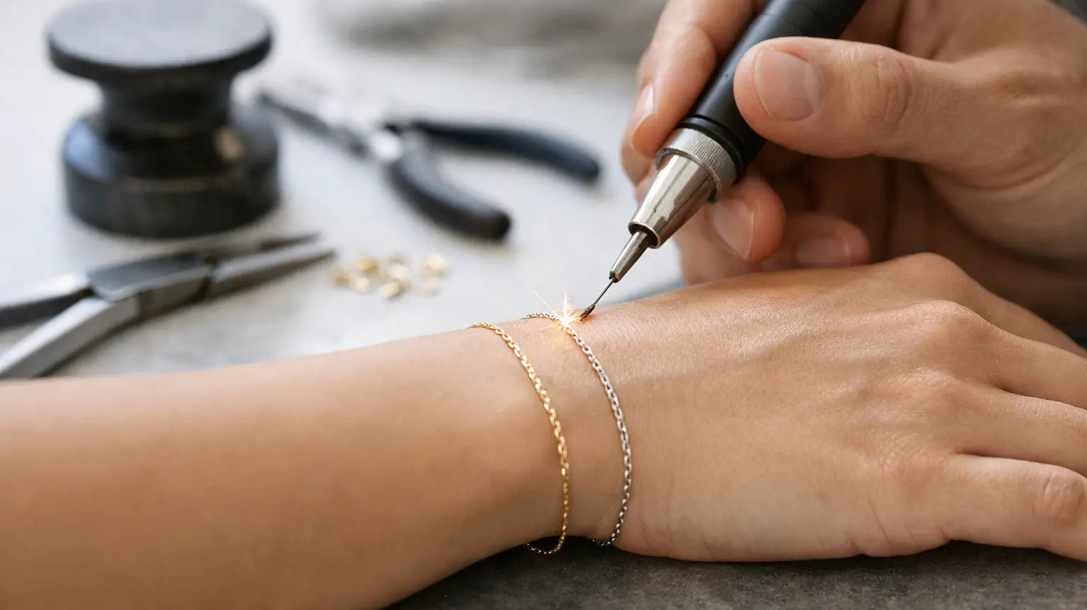 Bracciali saldati permanenti, cosa sapere