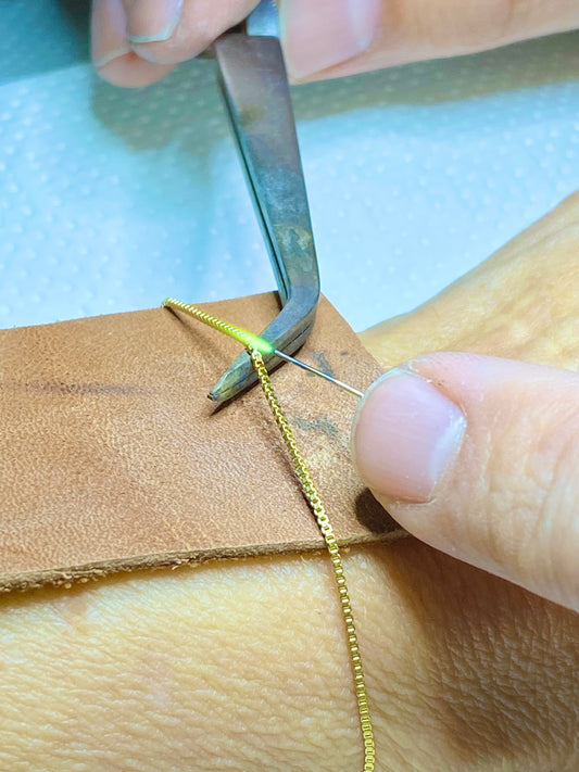 „Aeternus“-Armband aus Vermeil-Gold, am Handgelenk verlötet